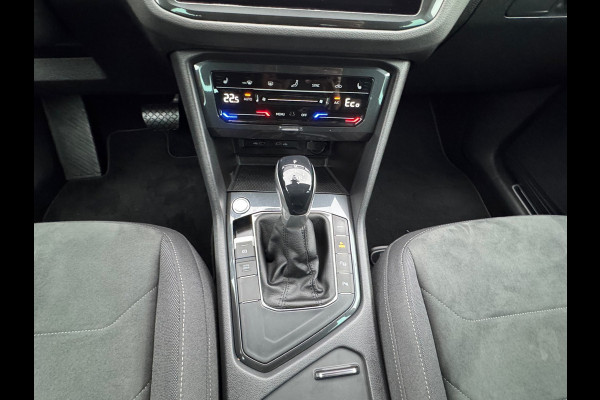 Volkswagen Tiguan 1.4 TSI eHybrid Elegance * Trekhaak * Stoelverwarming * Camera * Keyless *