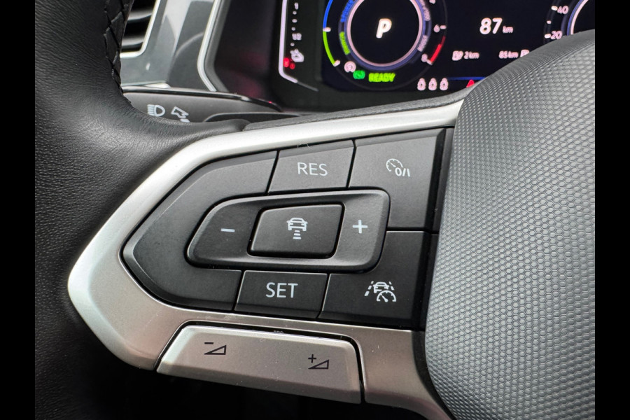 Volkswagen Tiguan 1.4 TSI eHybrid Elegance * Trekhaak * Stoelverwarming * Camera * Keyless *