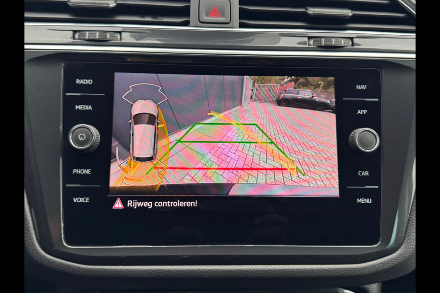 Volkswagen Tiguan 1.4 TSI eHybrid Elegance * Trekhaak * Stoelverwarming * Camera * Keyless *