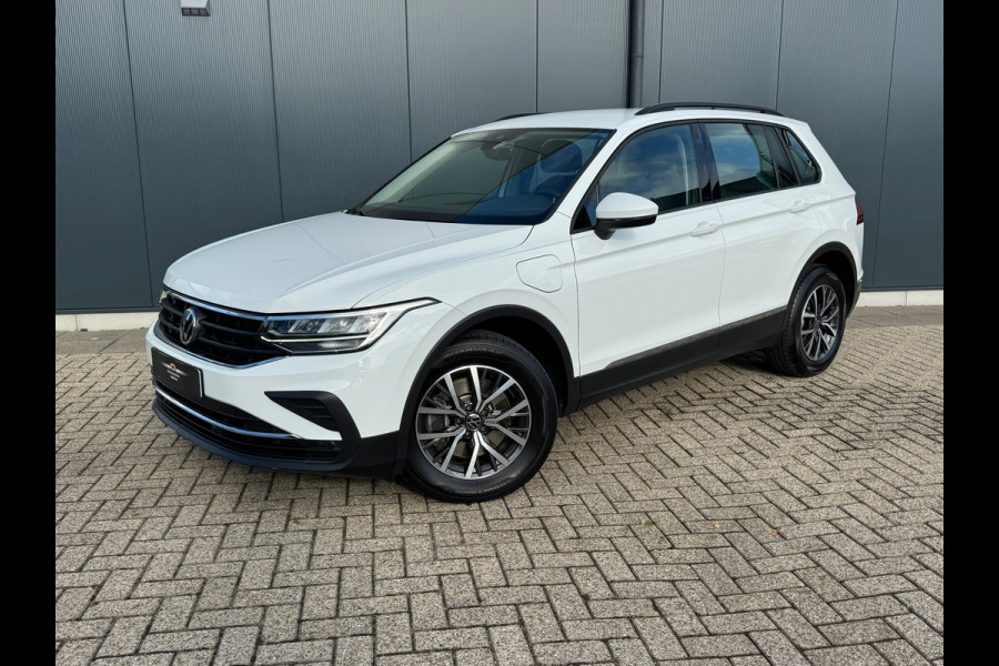 Volkswagen Tiguan 1.4 TSI eHybrid Life * Navigatie * Stoelverwarming * Virtual Cockpit * Adaptieve Cruise Control *