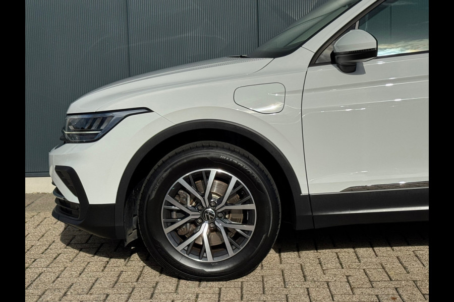 Volkswagen Tiguan 1.4 TSI eHybrid Life * Navigatie * Stoelverwarming * Virtual Cockpit * Adaptieve Cruise Control *