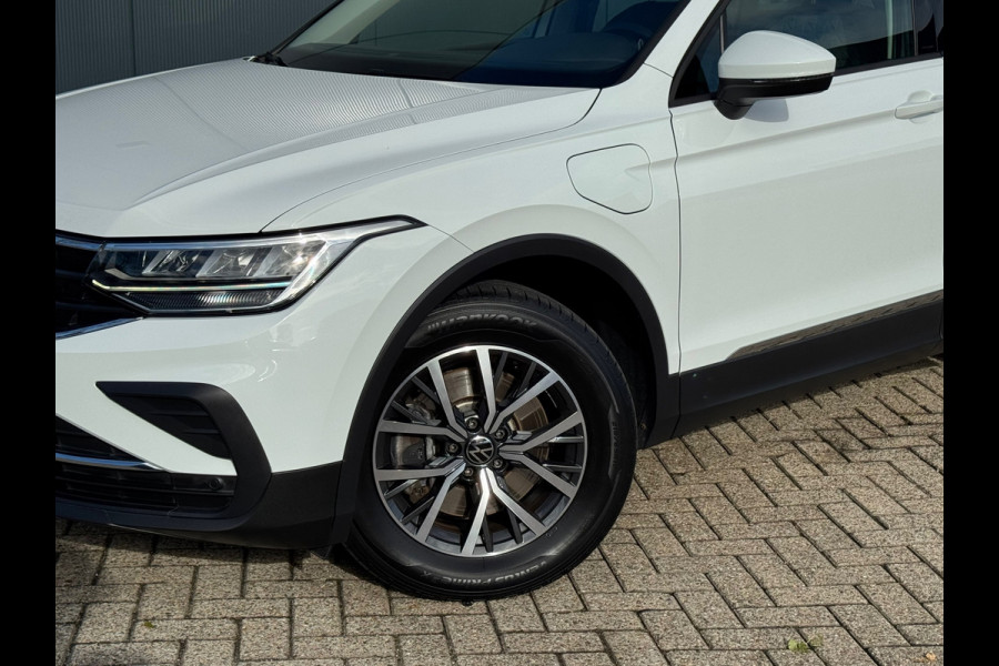 Volkswagen Tiguan 1.4 TSI eHybrid Life * Navigatie * Stoelverwarming * Virtual Cockpit * Adaptieve Cruise Control *