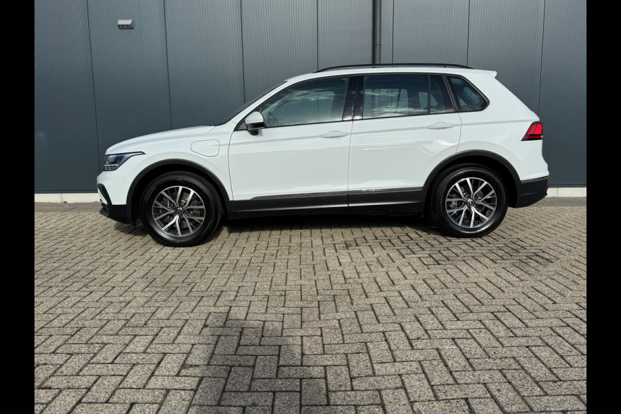 Volkswagen Tiguan 1.4 TSI eHybrid Life * Navigatie * Stoelverwarming * Virtual Cockpit * Adaptieve Cruise Control *
