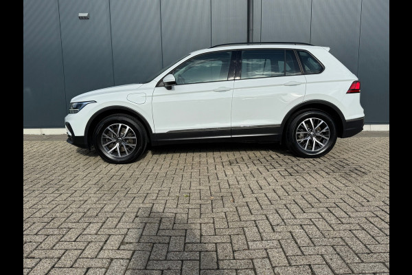 Volkswagen Tiguan 1.4 TSI eHybrid Life * Navigatie * Stoelverwarming * Virtual Cockpit * Adaptieve Cruise Control *