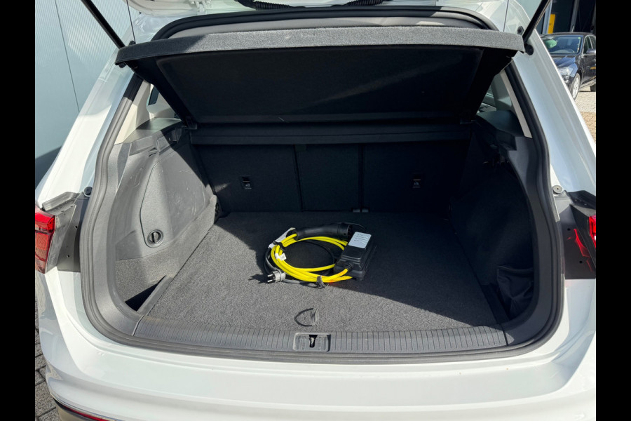 Volkswagen Tiguan 1.4 TSI eHybrid Life * Navigatie * Stoelverwarming * Virtual Cockpit * Adaptieve Cruise Control *