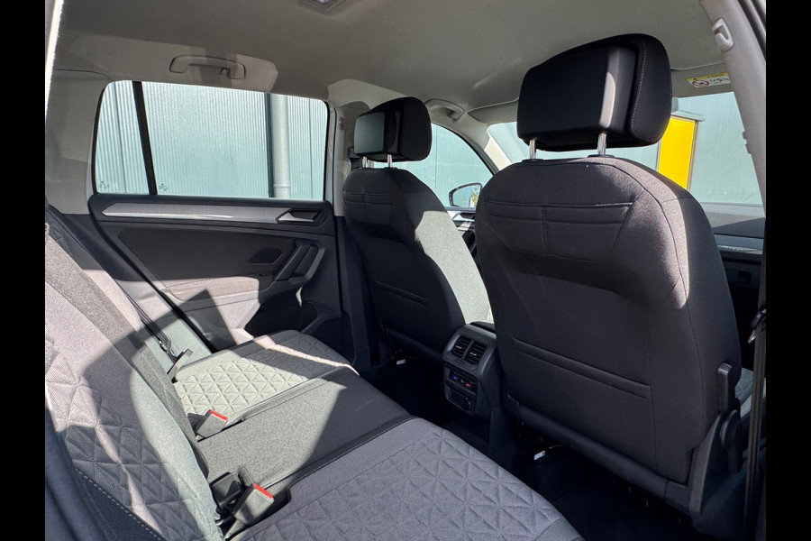 Volkswagen Tiguan 1.4 TSI eHybrid Life * Navigatie * Stoelverwarming * Virtual Cockpit * Adaptieve Cruise Control *