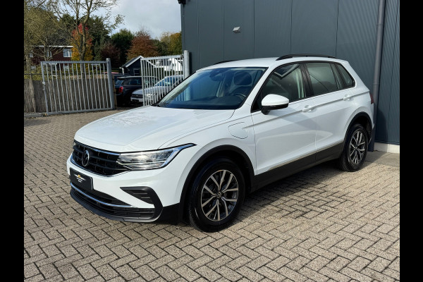 Volkswagen Tiguan 1.4 TSI eHybrid Life * Navigatie * Stoelverwarming * Virtual Cockpit * Adaptieve Cruise Control *
