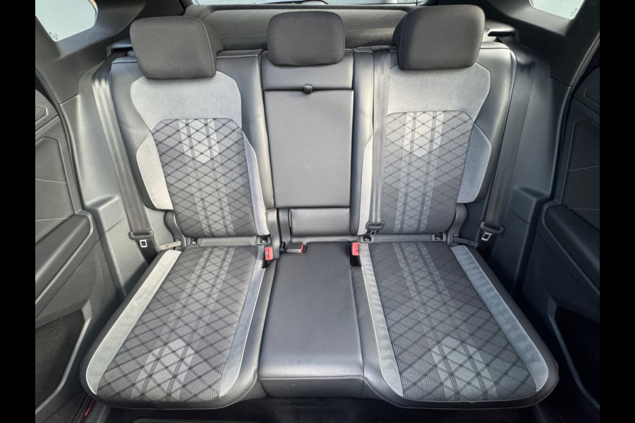 Volkswagen Tiguan 1.5 TSI R-Line Blackstyle * Panorama * Stoelverwarming * Keyless *