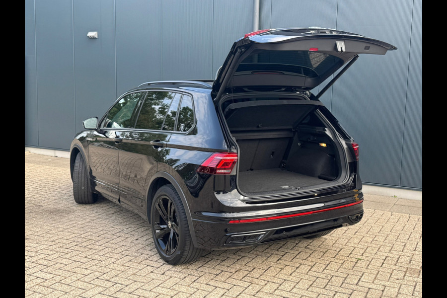 Volkswagen Tiguan 1.5 TSI R-Line Blackstyle * Panorama * Stoelverwarming * Keyless *