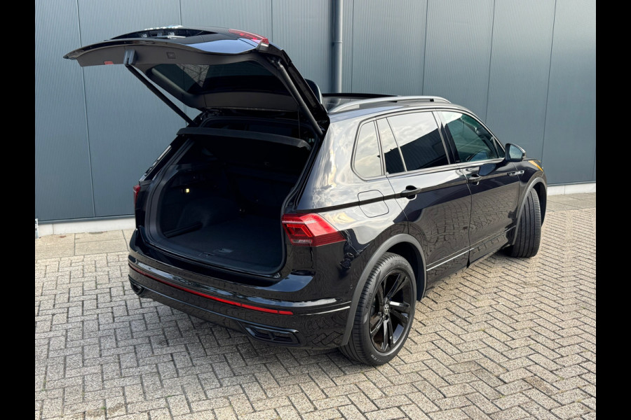 Volkswagen Tiguan 1.5 TSI R-Line Blackstyle * Panorama * Stoelverwarming * Keyless *