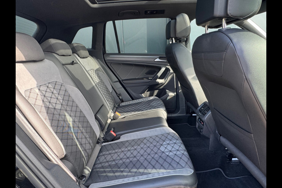 Volkswagen Tiguan 1.5 TSI R-Line Blackstyle * Panorama * Stoelverwarming * Keyless *