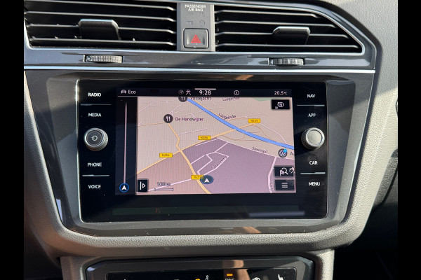 Volkswagen Tiguan 1.5 TSI R-Line Blackstyle * Panorama * Stoelverwarming * Keyless *