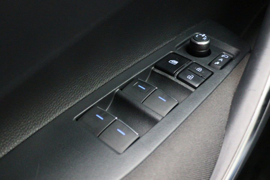Toyota Corolla 1.8 Hybrid Business Plus ACC, Keyless, Camera, Apple Carplay, Stoel-/Stuuverw., 17"