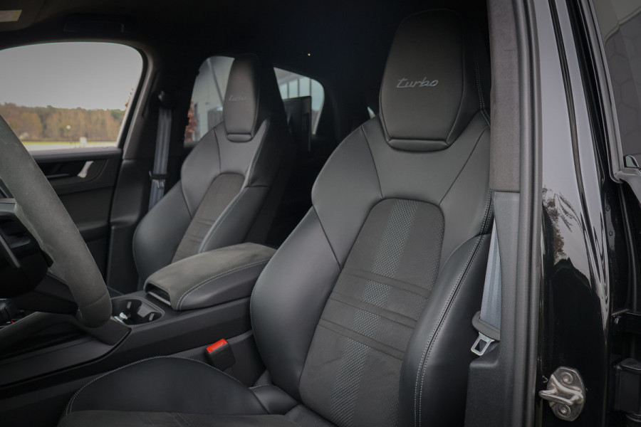 Porsche Cayenne Coupé Turbo E-Hybrid met GT Pakket | KERAMISCH | 360 CAMERA | STOELVERWARMING | STUURVERWARMING | CARBON IN & EXTERIEUR | SUEDE HEMEL