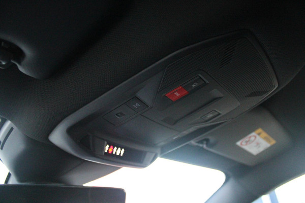 Peugeot 308 1.6 Plug-in Hybrid 225PK GT | ELEKTRISCH BEDIENBARE BESTUURDERSSTOEL MET GEHEUGENFUNCTIE | VOORSTOELEN MET VERWARMING EN MASSAGE FUNCTIE | 360° CAMERA | PARKEERSENSOREN VOOR + ACHTER | NAVIGATIE | DRAADLOZE APPLE CARPLAY/ANDROID AUTO | DAB+ RADIO | DODEHOEK DETECTIE | ADAPTIVE CRUISE CONTROL | KEYLESS ENTRY/START | 18" LICHTEMETALEN VELGEN |