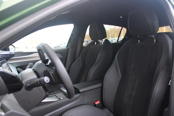 Peugeot 308 1.6 Plug-in Hybrid 225PK GT | ELEKTRISCH BEDIENBARE BESTUURDERSSTOEL MET GEHEUGENFUNCTIE | VOORSTOELEN MET VERWARMING EN MASSAGE FUNCTIE | 360° CAMERA | PARKEERSENSOREN VOOR + ACHTER | NAVIGATIE | DRAADLOZE APPLE CARPLAY/ANDROID AUTO | DAB+ RADIO | DODEHOEK DETECTIE | ADAPTIVE CRUISE CONTROL | KEYLESS ENTRY/START | 18" LICHTEMETALEN VELGEN |