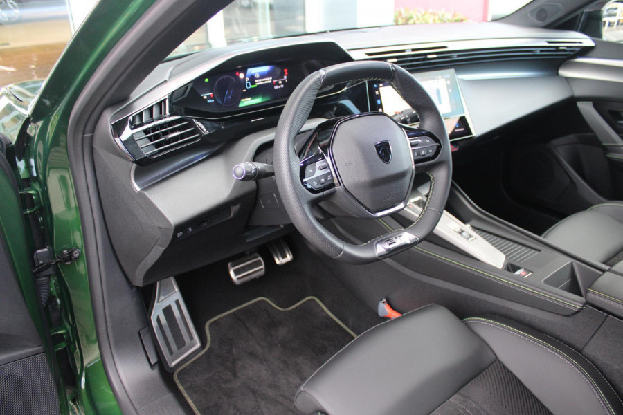 Peugeot 308 1.6 Plug-in Hybrid 225PK GT | ELEKTRISCH BEDIENBARE BESTUURDERSSTOEL MET GEHEUGENFUNCTIE | VOORSTOELEN MET VERWARMING EN MASSAGE FUNCTIE | 360° CAMERA | PARKEERSENSOREN VOOR + ACHTER | NAVIGATIE | DRAADLOZE APPLE CARPLAY/ANDROID AUTO | DAB+ RADIO | DODEHOEK DETECTIE | ADAPTIVE CRUISE CONTROL | KEYLESS ENTRY/START | 18" LICHTEMETALEN VELGEN |