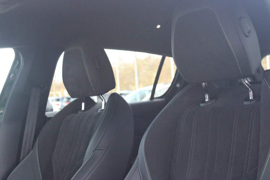 Peugeot 308 1.6 Plug-in Hybrid 225PK GT | ELEKTRISCH BEDIENBARE BESTUURDERSSTOEL MET GEHEUGENFUNCTIE | VOORSTOELEN MET VERWARMING EN MASSAGE FUNCTIE | 360° CAMERA | PARKEERSENSOREN VOOR + ACHTER | NAVIGATIE | DRAADLOZE APPLE CARPLAY/ANDROID AUTO | DAB+ RADIO | DODEHOEK DETECTIE | ADAPTIVE CRUISE CONTROL | KEYLESS ENTRY/START | 18" LICHTEMETALEN VELGEN |