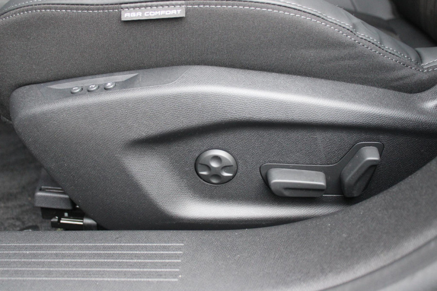 Peugeot 308 1.6 Plug-in Hybrid 225PK GT | ELEKTRISCH BEDIENBARE BESTUURDERSSTOEL MET GEHEUGENFUNCTIE | VOORSTOELEN MET VERWARMING EN MASSAGE FUNCTIE | 360° CAMERA | PARKEERSENSOREN VOOR + ACHTER | NAVIGATIE | DRAADLOZE APPLE CARPLAY/ANDROID AUTO | DAB+ RADIO | DODEHOEK DETECTIE | ADAPTIVE CRUISE CONTROL | KEYLESS ENTRY/START | 18" LICHTEMETALEN VELGEN |