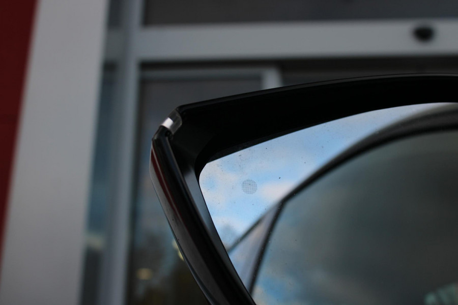 Peugeot 308 1.6 Plug-in Hybrid 225PK GT | ELEKTRISCH BEDIENBARE BESTUURDERSSTOEL MET GEHEUGENFUNCTIE | VOORSTOELEN MET VERWARMING EN MASSAGE FUNCTIE | 360° CAMERA | PARKEERSENSOREN VOOR + ACHTER | NAVIGATIE | DRAADLOZE APPLE CARPLAY/ANDROID AUTO | DAB+ RADIO | DODEHOEK DETECTIE | ADAPTIVE CRUISE CONTROL | KEYLESS ENTRY/START | 18" LICHTEMETALEN VELGEN |