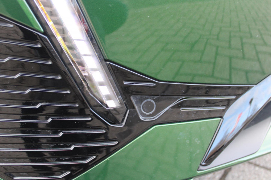 Peugeot 308 1.6 Plug-in Hybrid 225PK GT | ELEKTRISCH BEDIENBARE BESTUURDERSSTOEL MET GEHEUGENFUNCTIE | VOORSTOELEN MET VERWARMING EN MASSAGE FUNCTIE | 360° CAMERA | PARKEERSENSOREN VOOR + ACHTER | NAVIGATIE | DRAADLOZE APPLE CARPLAY/ANDROID AUTO | DAB+ RADIO | DODEHOEK DETECTIE | ADAPTIVE CRUISE CONTROL | KEYLESS ENTRY/START | 18" LICHTEMETALEN VELGEN |
