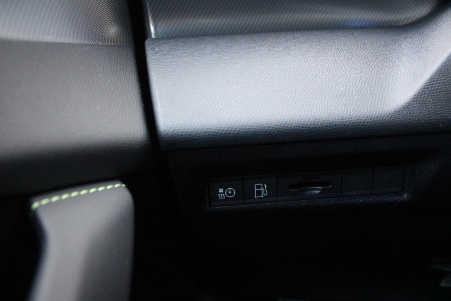 Peugeot 308 1.6 Plug-in Hybrid 225PK GT | ELEKTRISCH BEDIENBARE BESTUURDERSSTOEL MET GEHEUGENFUNCTIE | VOORSTOELEN MET VERWARMING EN MASSAGE FUNCTIE | 360° CAMERA | PARKEERSENSOREN VOOR + ACHTER | NAVIGATIE | DRAADLOZE APPLE CARPLAY/ANDROID AUTO | DAB+ RADIO | DODEHOEK DETECTIE | ADAPTIVE CRUISE CONTROL | KEYLESS ENTRY/START | 18" LICHTEMETALEN VELGEN |