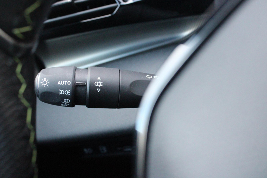 Peugeot 308 1.6 Plug-in Hybrid 225PK GT | ELEKTRISCH BEDIENBARE BESTUURDERSSTOEL MET GEHEUGENFUNCTIE | VOORSTOELEN MET VERWARMING EN MASSAGE FUNCTIE | 360° CAMERA | PARKEERSENSOREN VOOR + ACHTER | NAVIGATIE | DRAADLOZE APPLE CARPLAY/ANDROID AUTO | DAB+ RADIO | DODEHOEK DETECTIE | ADAPTIVE CRUISE CONTROL | KEYLESS ENTRY/START | 18" LICHTEMETALEN VELGEN |