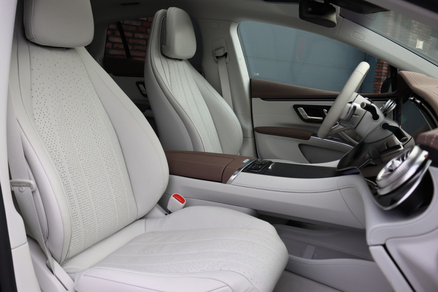 Mercedes-Benz EQS 450+ AMG Line 118 kWh | Facelift | Hyperscreen | Airmatic | Achterasbesturing | Distronic+ | HUD | Verwarmd Stuurwiel | Massage | Stoelventilatie | Digital Light | Panoramadak | Trekhaak |
