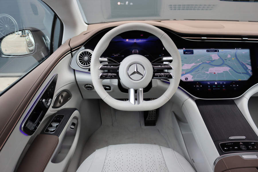 Mercedes-Benz EQS 450+ AMG Line 118 kWh | Facelift | Hyperscreen | Airmatic | Achterasbesturing | Distronic+ | HUD | Verwarmd Stuurwiel | Massage | Stoelventilatie | Digital Light | Panoramadak | Trekhaak |