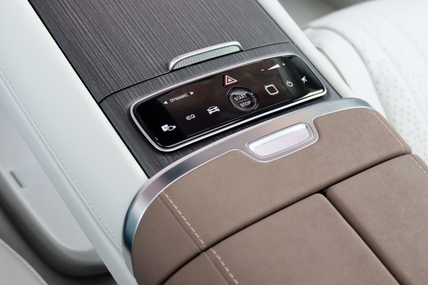 Mercedes-Benz EQS 450+ AMG Line 118 kWh | Facelift | Hyperscreen | Airmatic | Achterasbesturing | Distronic+ | HUD | Verwarmd Stuurwiel | Massage | Stoelventilatie | Digital Light | Panoramadak | Trekhaak |