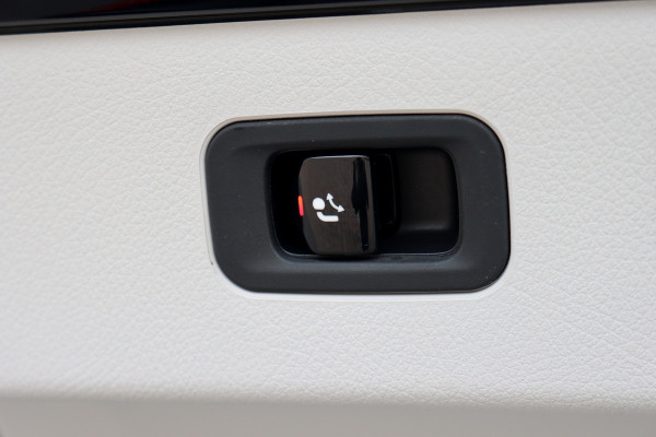 Mercedes-Benz EQS 450+ AMG Line 118 kWh | Facelift | Hyperscreen | Airmatic | Achterasbesturing | Distronic+ | HUD | Verwarmd Stuurwiel | Massage | Stoelventilatie | Digital Light | Panoramadak | Trekhaak |