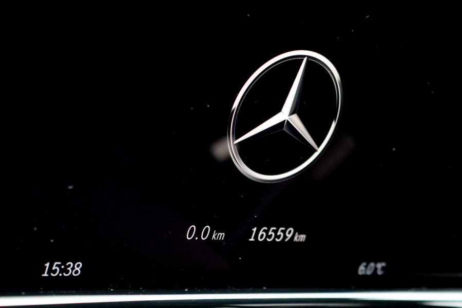 Mercedes-Benz E-Klasse 220 d AMG Line | Hyperscreen | Distronic | Memory | Burmester | Surround Camera | Keyless Go | Digital Light | Nightpakket | Dodehoekassistent |