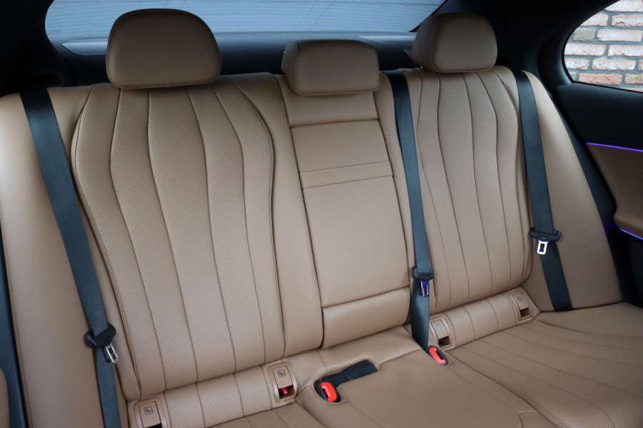 Mercedes-Benz E-Klasse 220 d AMG Line | Hyperscreen | Distronic | Memory | Burmester | Surround Camera | Keyless Go | Digital Light | Nightpakket | Dodehoekassistent |