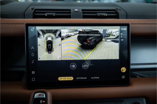 Land Rover Defender 110 4.4 P635 Octa - Petra Copper | BTW | Panorama | Meridian | Luchtvering | Trekhaak