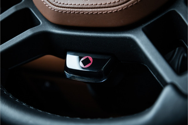 Land Rover Defender 110 4.4 P635 Octa - Petra Copper | BTW | Panorama | Meridian | Luchtvering | Trekhaak