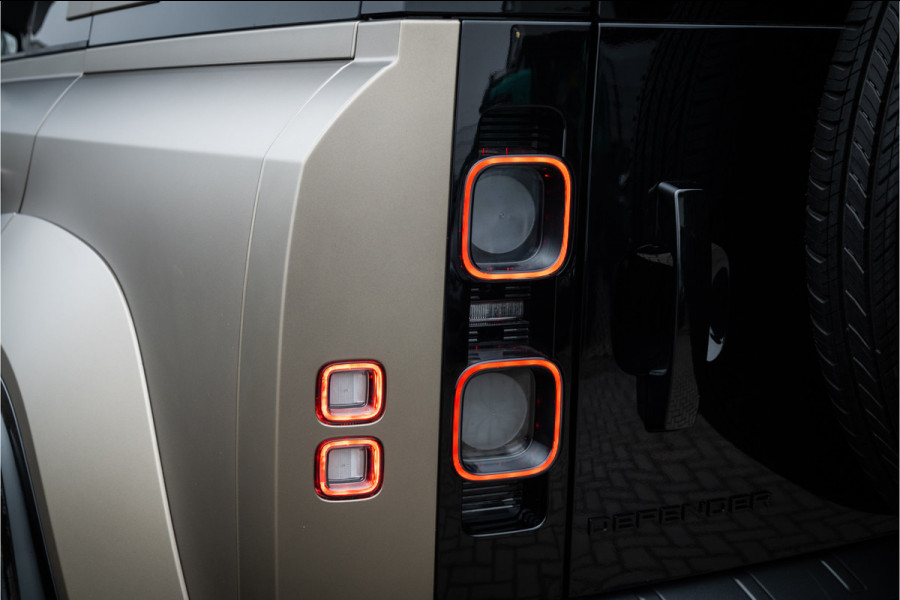 Land Rover Defender 110 4.4 P635 Octa - Petra Copper | BTW | Panorama | Meridian | Luchtvering | Trekhaak