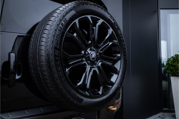 Land Rover Defender 110 4.4 P635 Octa - Petra Copper | BTW | Panorama | Meridian | Luchtvering | Trekhaak