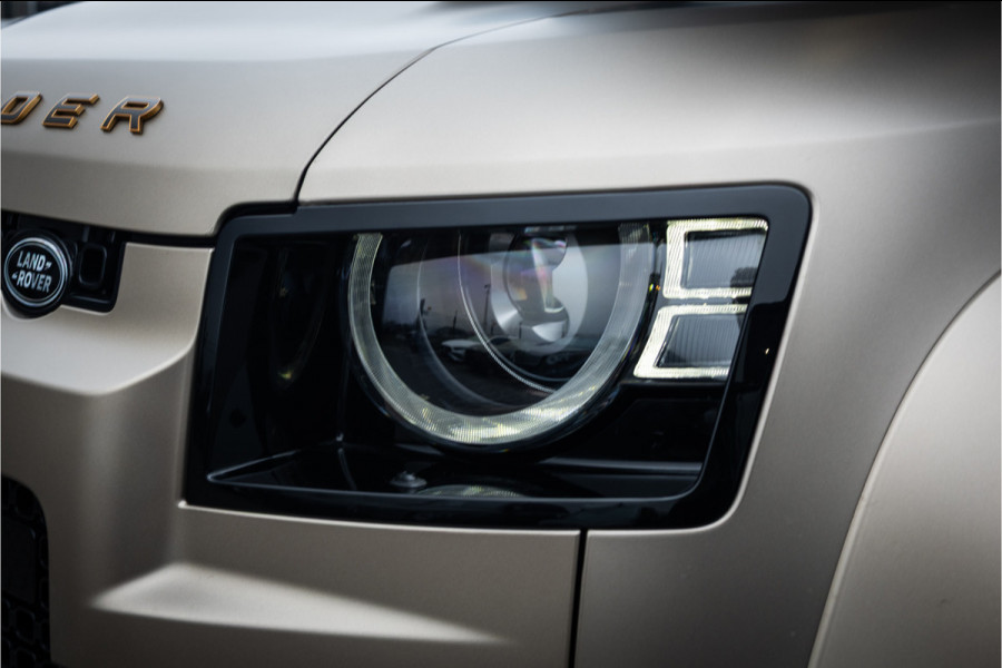 Land Rover Defender 110 4.4 P635 Octa - Petra Copper | BTW | Panorama | Meridian | Luchtvering | Trekhaak