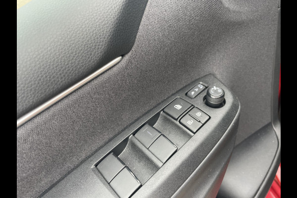 Toyota Yaris 1.5 Hybrid Executive | Stoelverwarming | Navigatie | Dodehoek detectie | Parkeersenoren |