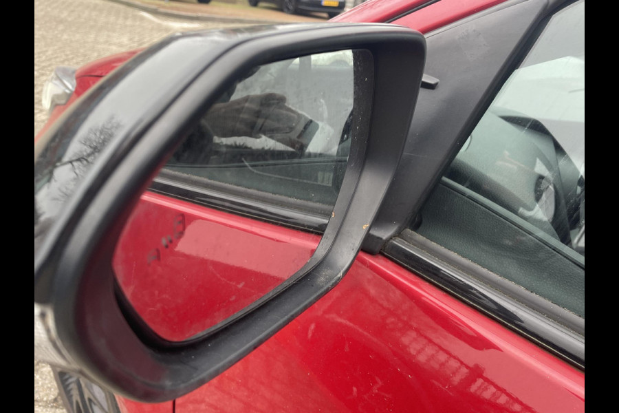 Toyota Yaris 1.5 Hybrid Executive | Stoelverwarming | Navigatie | Dodehoek detectie | Parkeersenoren |