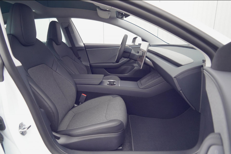 Tesla Model 3 RWD 60 kWh / Nieuw! / Incl. BTW / Pano / Stuurverw. / Elek. Klep / 360 camera / Pearl White Metallic