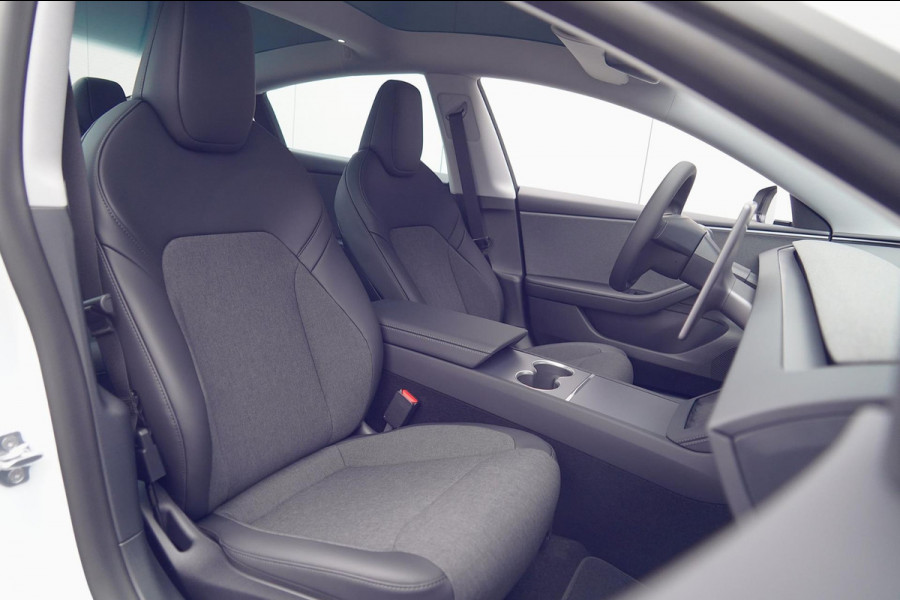 Tesla Model 3 RWD 60 kWh / Nieuw! / Incl. BTW / Pano / Stuurverw. / Elek. Klep / 360 camera / Pearl White Metallic