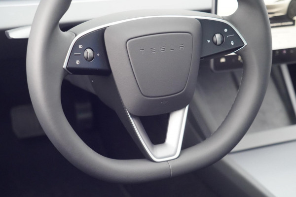 Tesla Model 3 RWD 60 kWh / Nieuw! / Incl. BTW / Pano / Stuurverw. / Elek. Klep / 360 camera / Pearl White Metallic