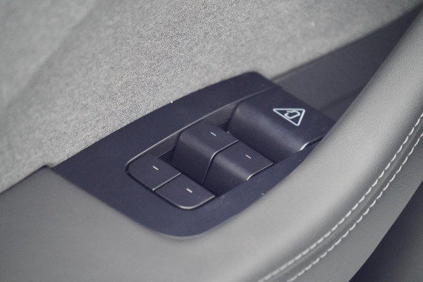 Tesla Model 3 RWD 60 kWh / Nieuw! / Incl. BTW / Pano / Stuurverw. / Elek. Klep / 360 camera / Pearl White Metallic