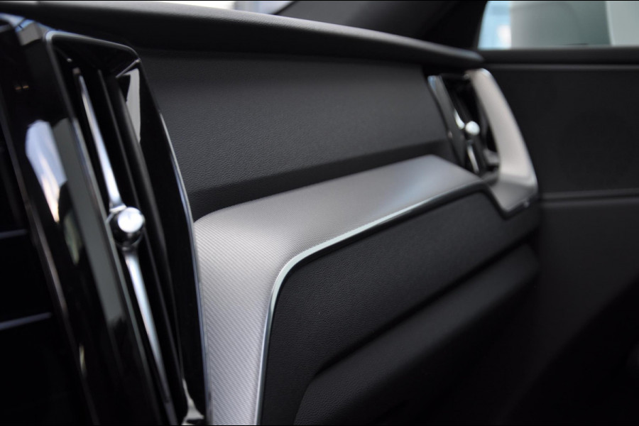 Volvo XC60 T8 390PK Automaat Recharge AWD R-Design / Adaptieve cruise control/ BLIS/ Panoramadak/ Trekhaak/ Head up display/ 360 camera/ Parkeersensoren/ Stoel en stuurwielverwarming