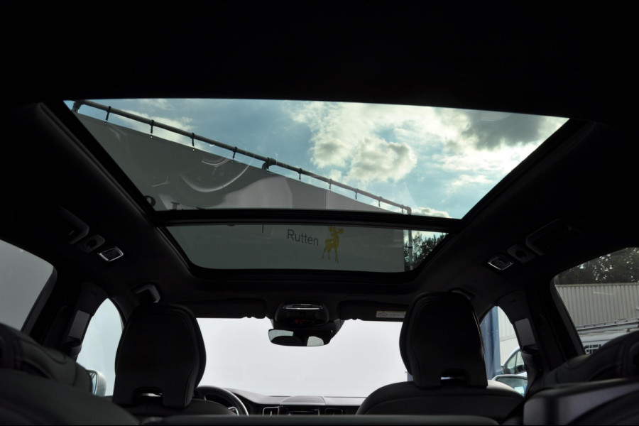 Volvo XC60 T8 390PK Automaat Recharge AWD R-Design / Adaptieve cruise control/ BLIS/ Panoramadak/ Trekhaak/ Head up display/ 360 camera/ Parkeersensoren/ Stoel en stuurwielverwarming