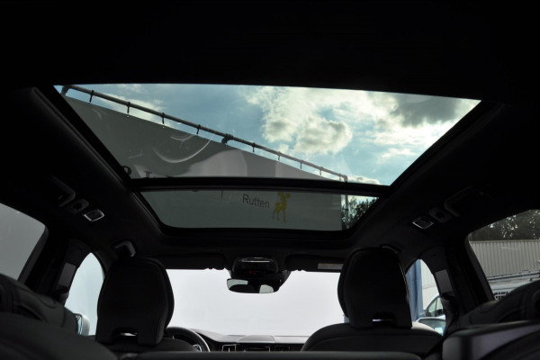 Volvo XC60 T8 390PK Automaat Recharge AWD R-Design / Adaptieve cruise control/ BLIS/ Panoramadak/ Trekhaak/ Head up display/ 360 camera/ Parkeersensoren/ Stoel en stuurwielverwarming