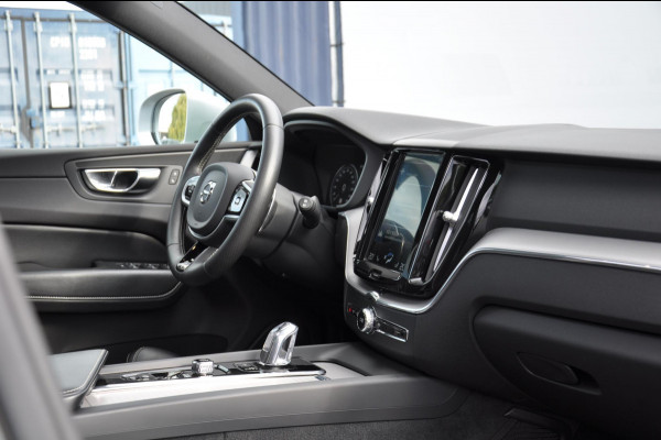 Volvo XC60 T8 390PK Automaat Recharge AWD R-Design / Adaptieve cruise control/ BLIS/ Panoramadak/ Trekhaak/ Head up display/ 360 camera/ Parkeersensoren/ Stoel en stuurwielverwarming