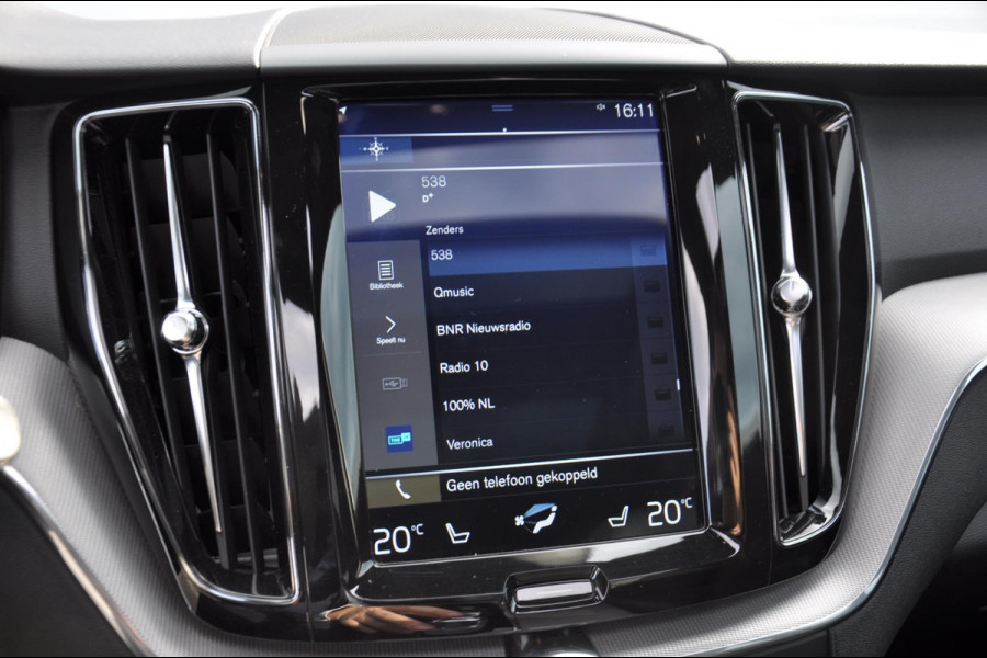 Volvo XC60 T8 390PK Automaat Recharge AWD R-Design / Adaptieve cruise control/ BLIS/ Panoramadak/ Trekhaak/ Head up display/ 360 camera/ Parkeersensoren/ Stoel en stuurwielverwarming