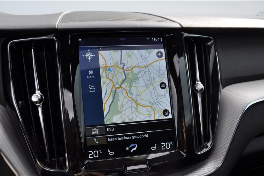 Volvo XC60 T8 390PK Automaat Recharge AWD R-Design / Adaptieve cruise control/ BLIS/ Panoramadak/ Trekhaak/ Head up display/ 360 camera/ Parkeersensoren/ Stoel en stuurwielverwarming